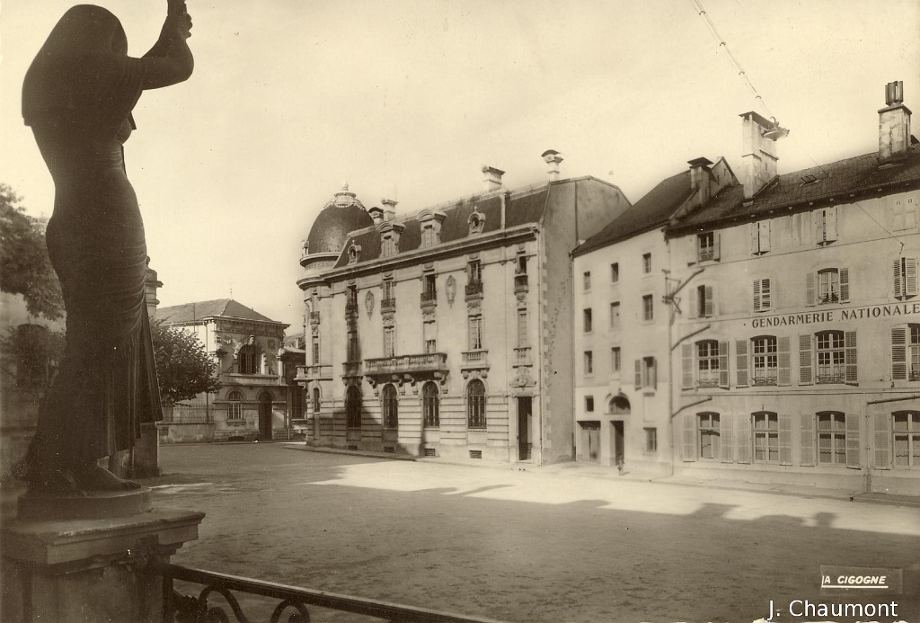 Remiremont/Remiremont. La Place de l'Abbaye